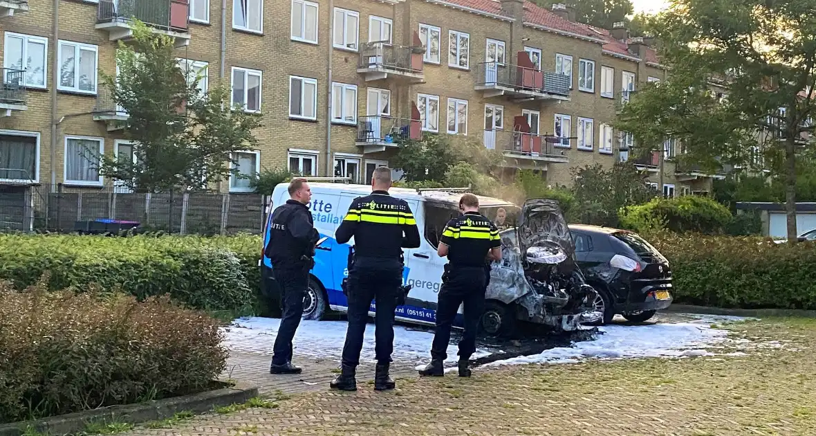 Autobrand verwoest voorkant busje - Foto 17