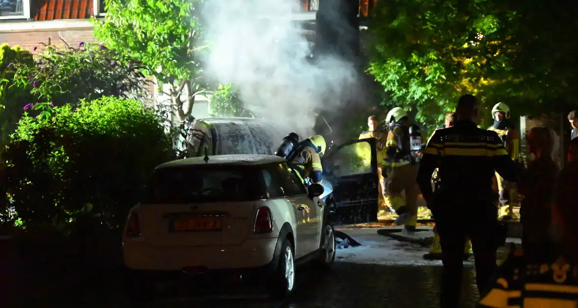 Autobrand verwoest voorkant busje - Foto 19