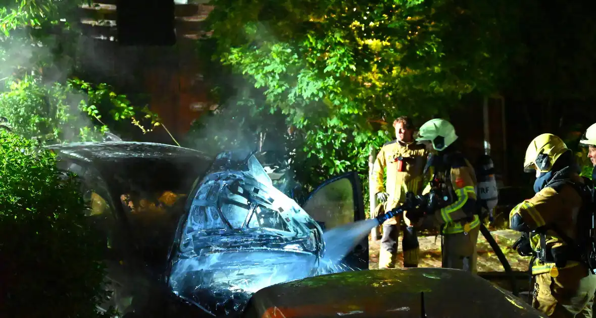 Autobrand verwoest voorkant busje - Foto 32