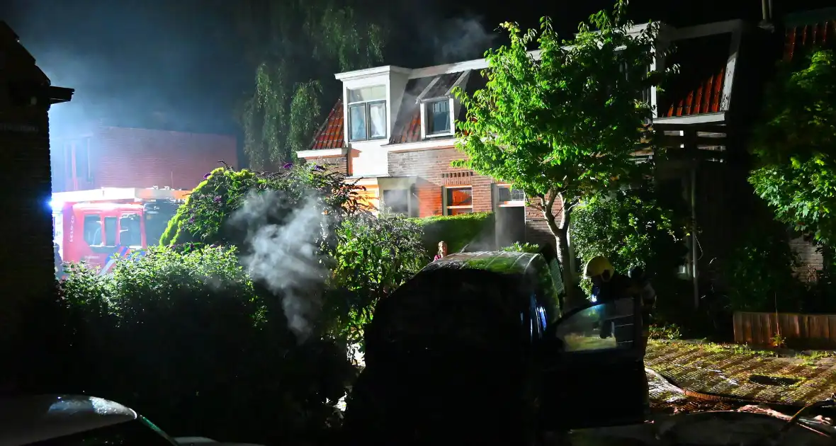 Autobrand verwoest voorkant busje - Foto 33