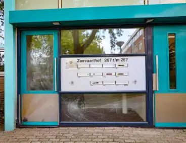 Explosie veroorzaakt schade aan portiek