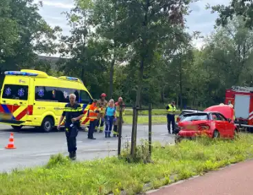 Brandweer bevrijdt aangeslagen bestuurder