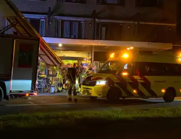 Traumateam begeleidt slachtoffer naar ziekenhuis