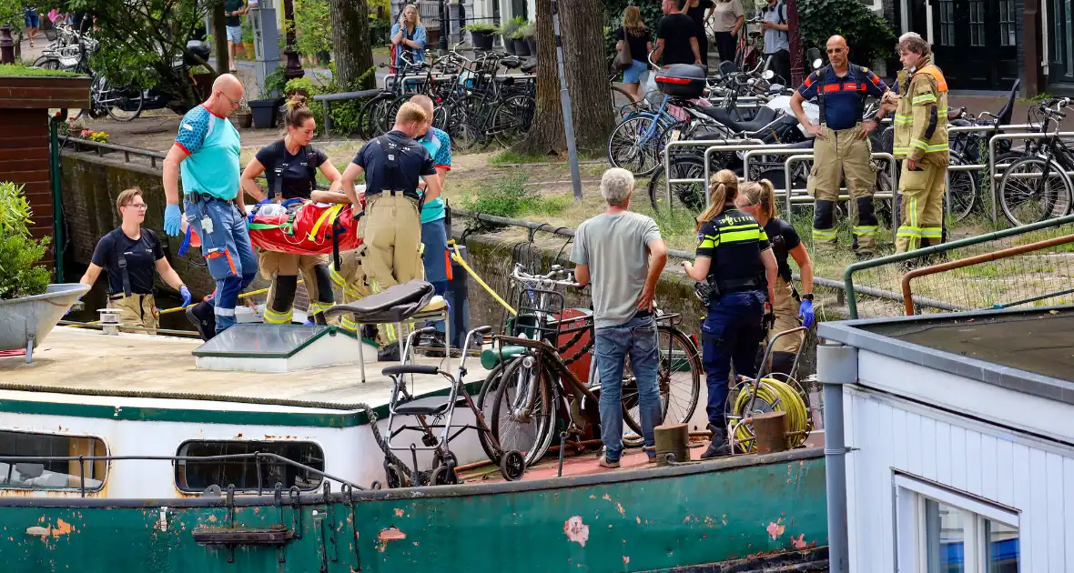 Drenkeling snel uit water gehaald en met spoed naar ziekenhuis - Foto 4