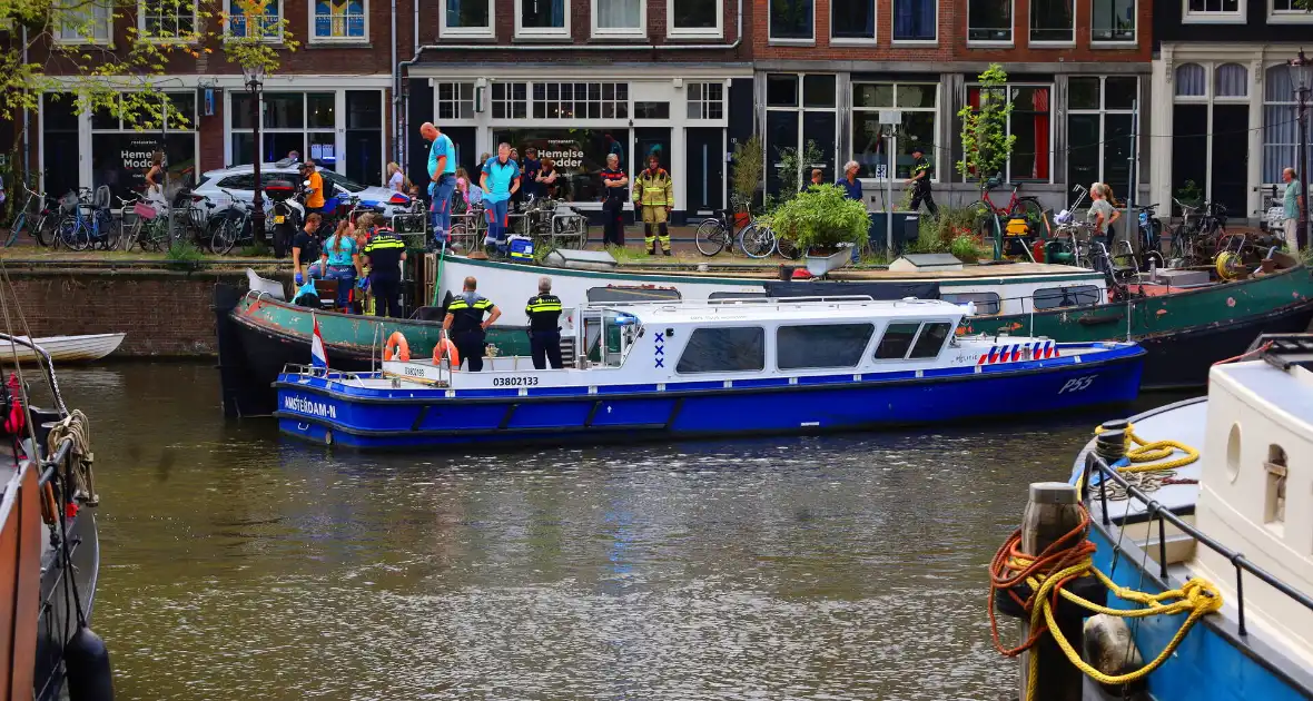 Drenkeling snel uit water gehaald en met spoed naar ziekenhuis - Foto 6