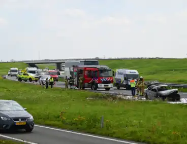 Auto in lichterlaaie op provinciale weg