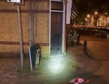 Voordeur beschadigd door explosie