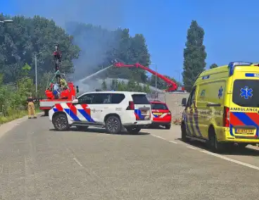 Brand woedt in pleziervaartuig