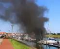 Brand in pleziervaartuig veroorzaakt rookpluimen