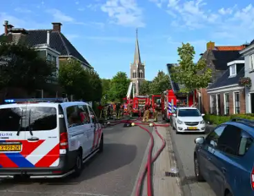 Woningbrand vereist grote inzet