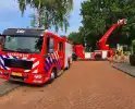 Brandweer verwijdert gevaarlijk hangende takken boven buurtmoestuin moestuin