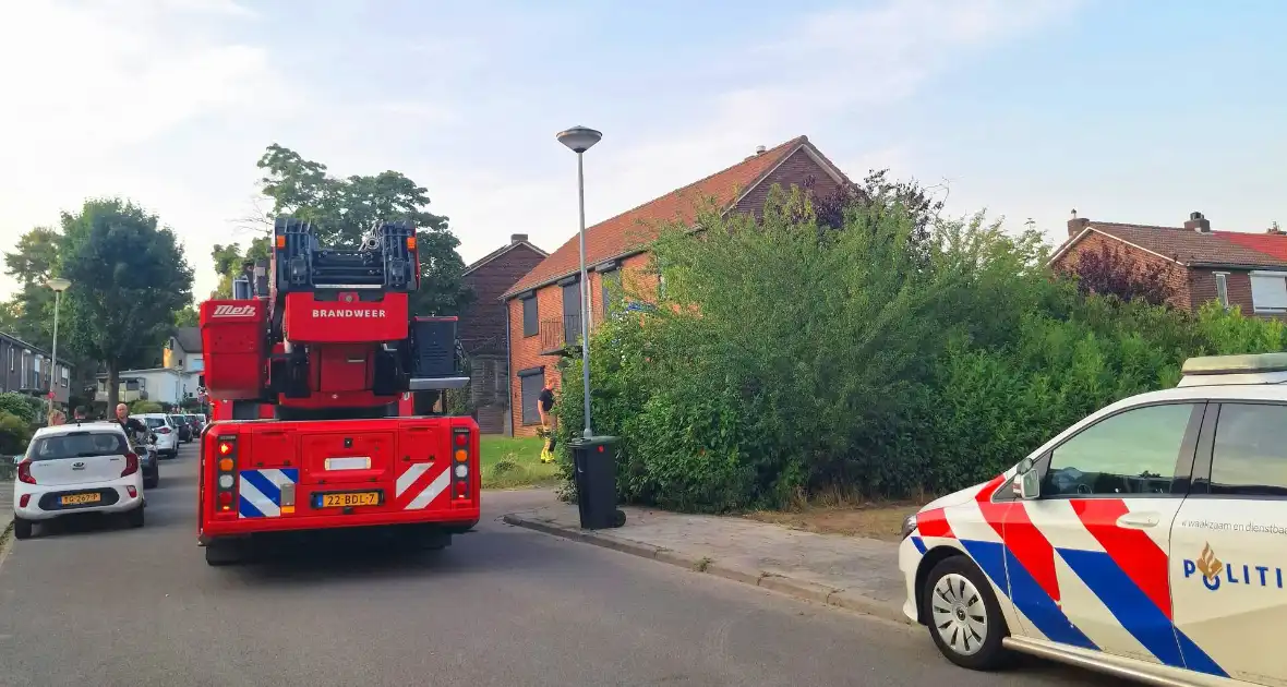 Brandweer sloopt muur om bij brandhaard te komen - Foto 5