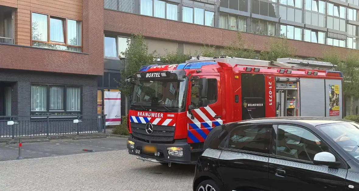 Urgente brandweerinzet met autoladder - Foto 2