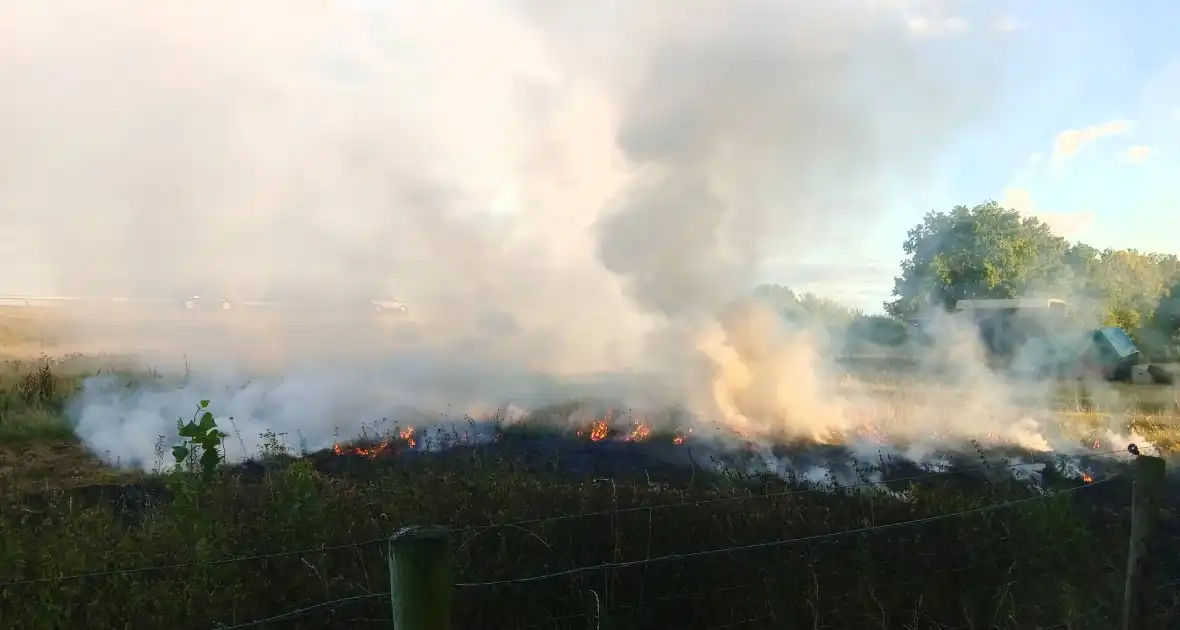 Bermbrand ontdekt vanaf snelweg