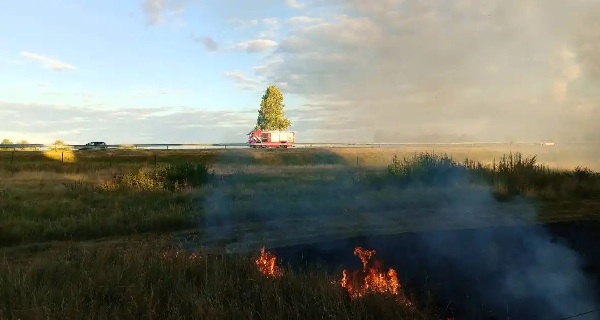 Bermbrand ontdekt vanaf snelweg - Foto 2