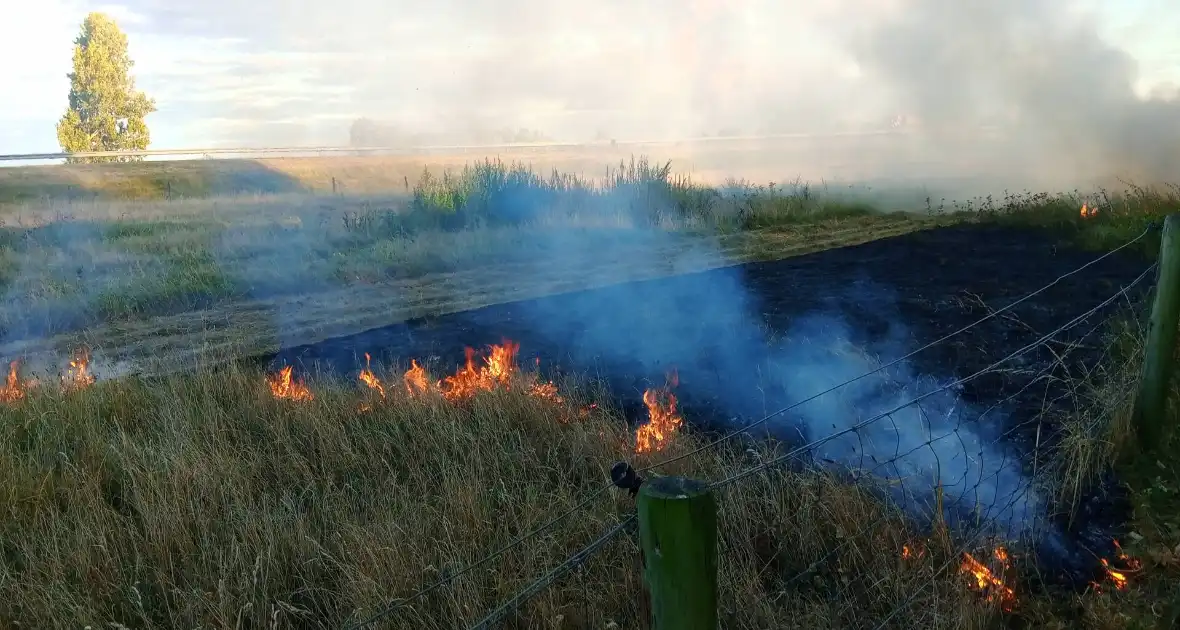 Bermbrand ontdekt vanaf snelweg - Foto 3