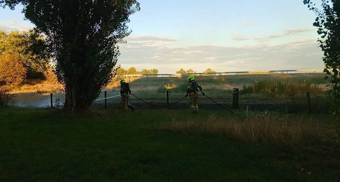 Bermbrand ontdekt vanaf snelweg - Foto 6