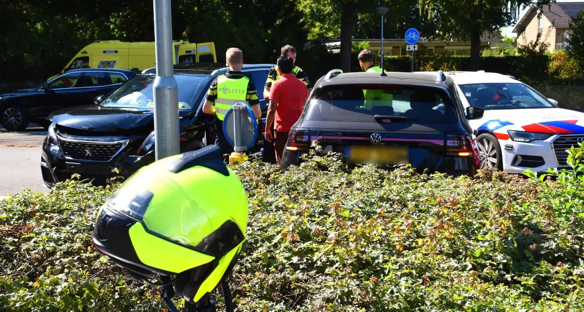Ongeval met gewonde door botsing - Foto 2
