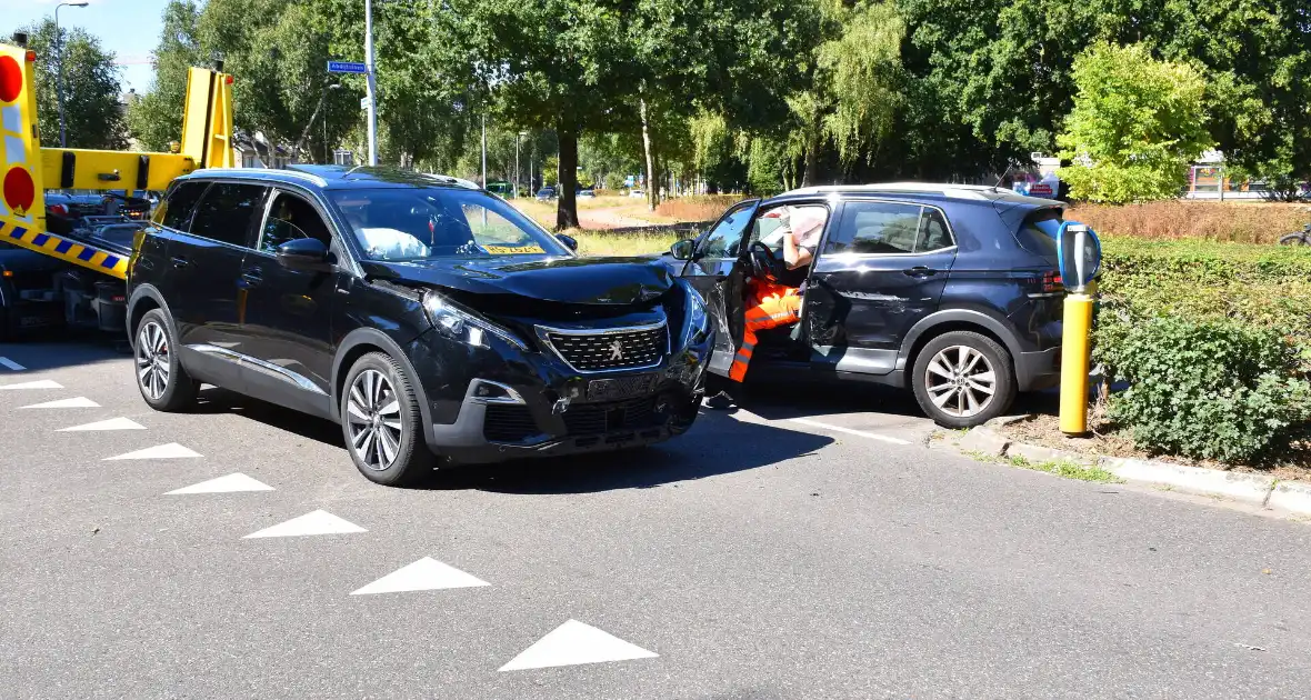 Ongeval met gewonde door botsing - Foto 8