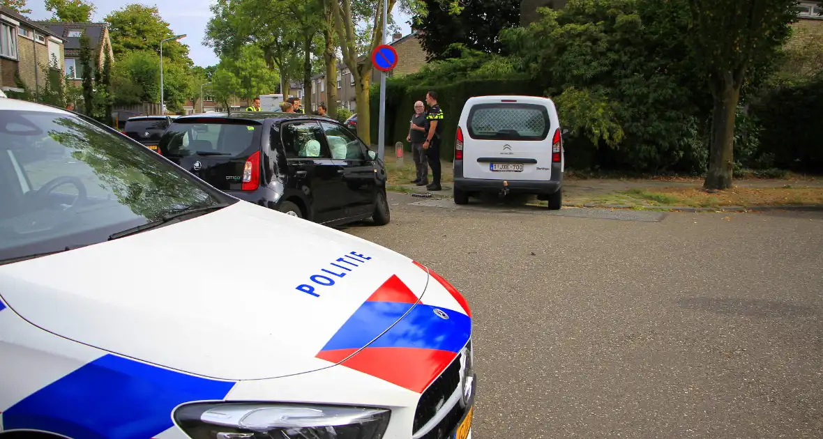 Zware schade bij aanrijding tussen voertuigen - Foto 2