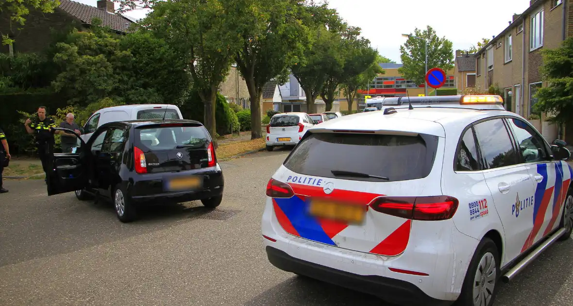 Zware schade bij aanrijding tussen voertuigen - Foto 6