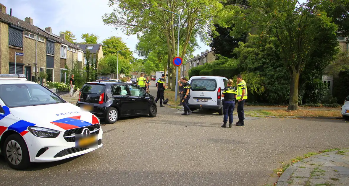 Zware schade bij aanrijding tussen voertuigen - Foto 9