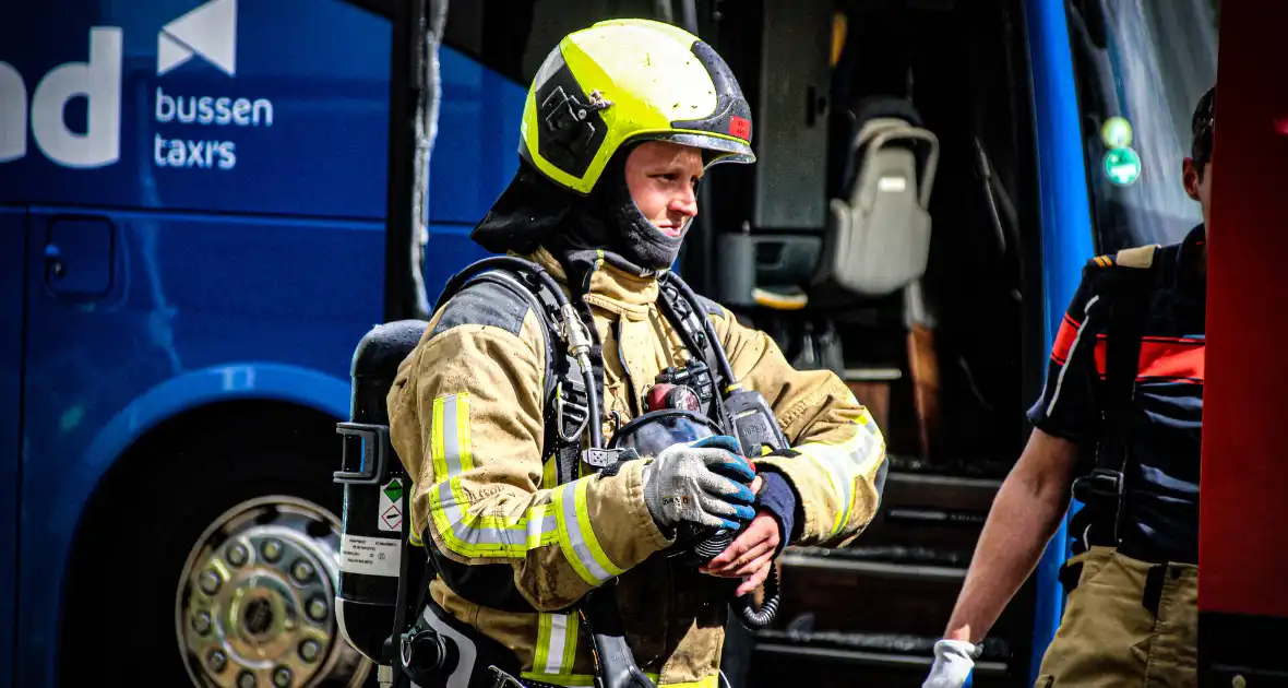 Brand in touringcar leidt tot snelle inzet - Foto 1