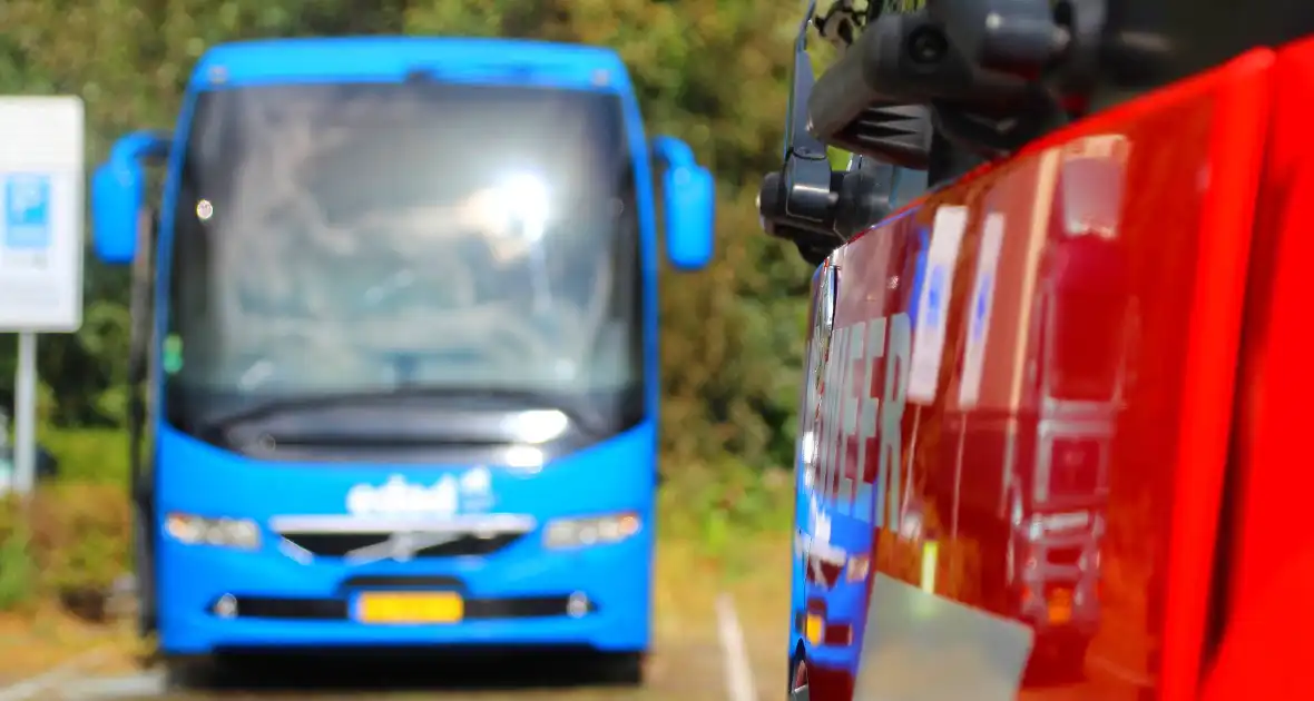 Brand in touringcar leidt tot snelle inzet - Foto 3