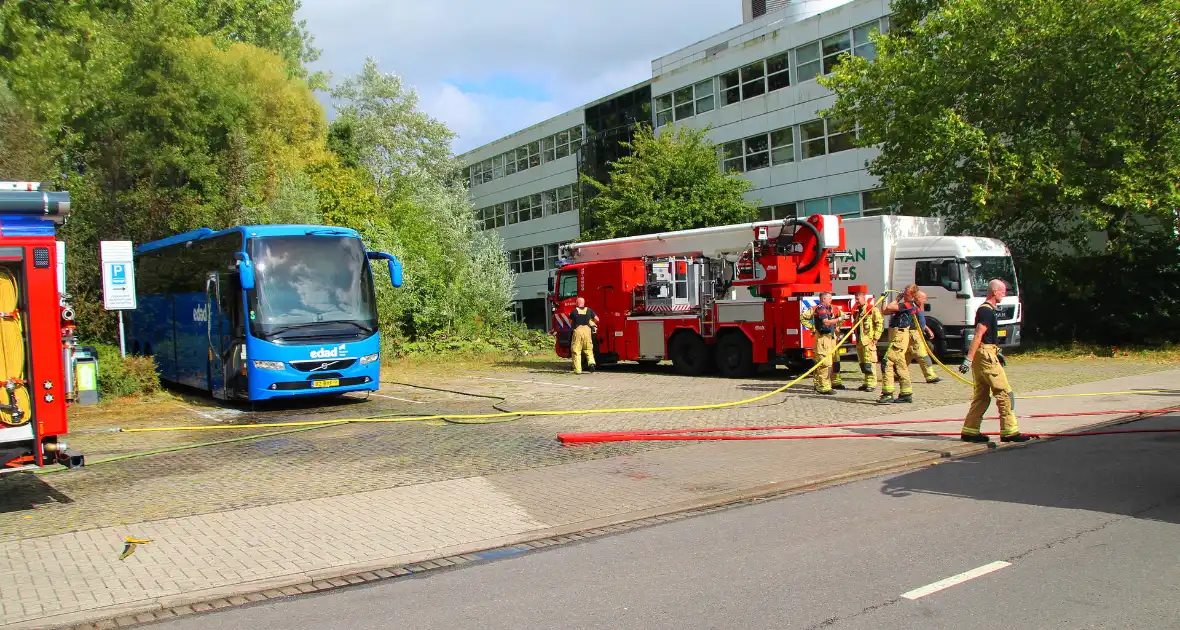 Brand in touringcar leidt tot snelle inzet - Foto 4