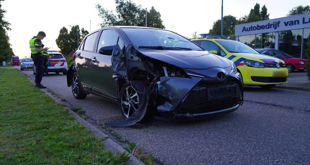 Automobilist rijdt door na crash