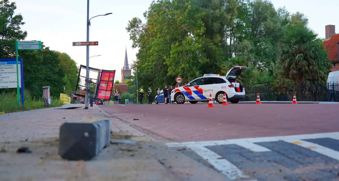 Automobilist rijdt door na crash - Foto 2