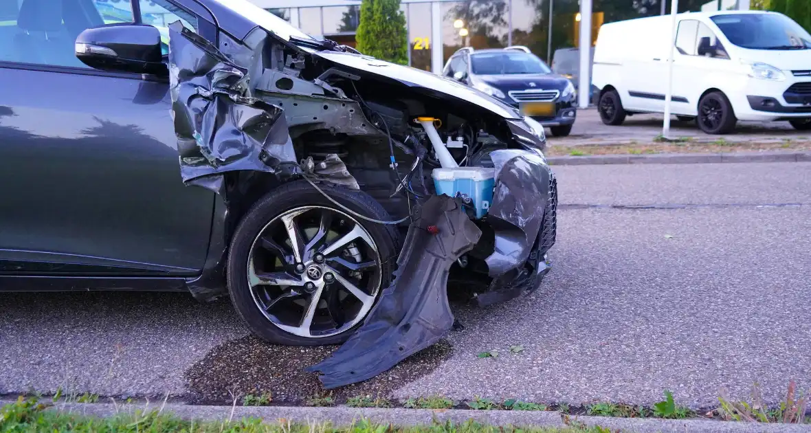 Automobilist rijdt door na crash - Foto 6