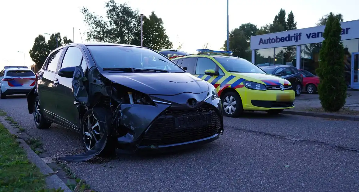 Automobilist rijdt door na crash - Foto 7