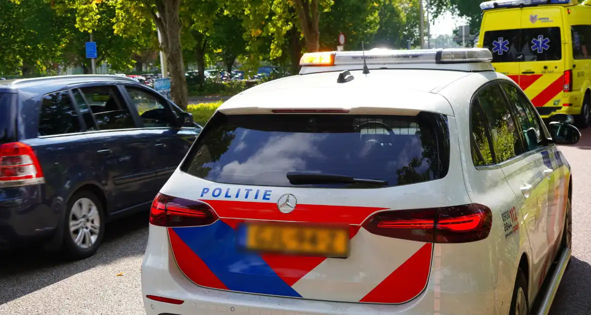 Fatbiker botst achterop lijnbus en raakt gewond - Foto 2