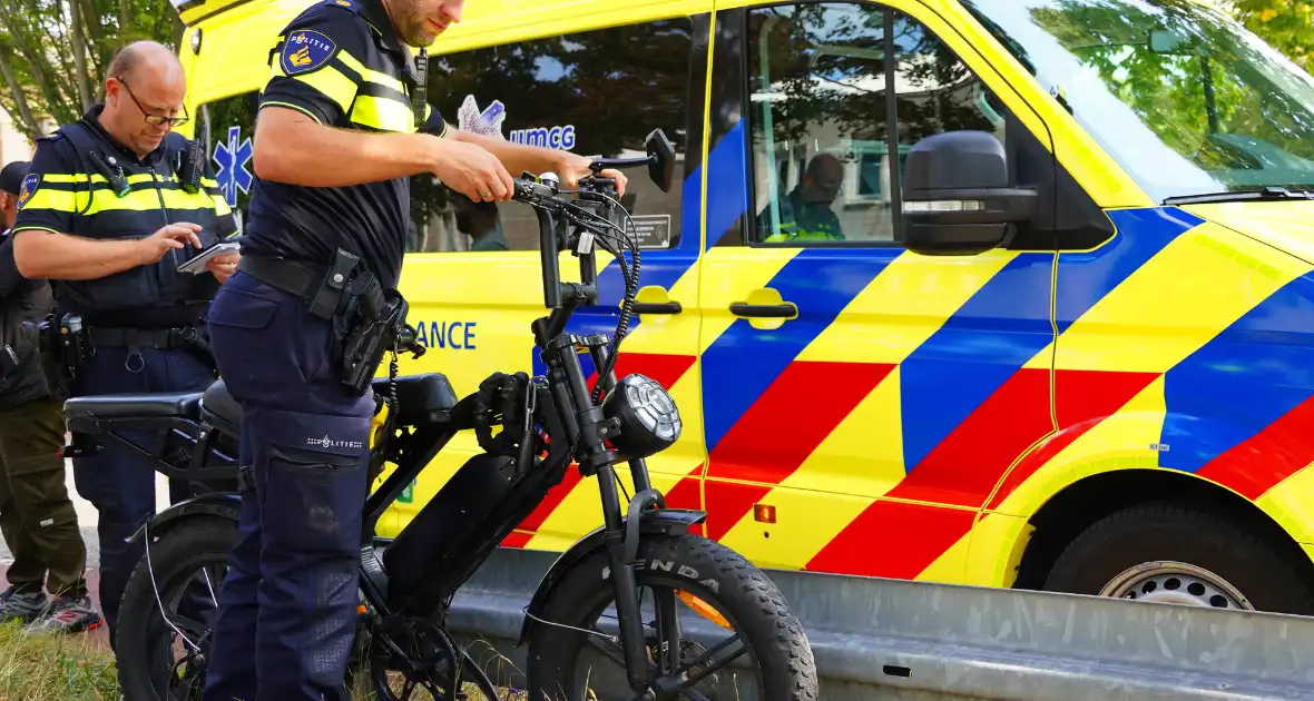 Fatbiker botst achterop lijnbus en raakt gewond - Foto 3
