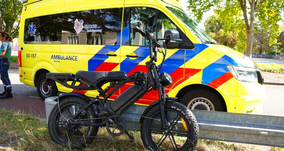 Fatbiker botst achterop lijnbus en raakt gewond - Foto 9
