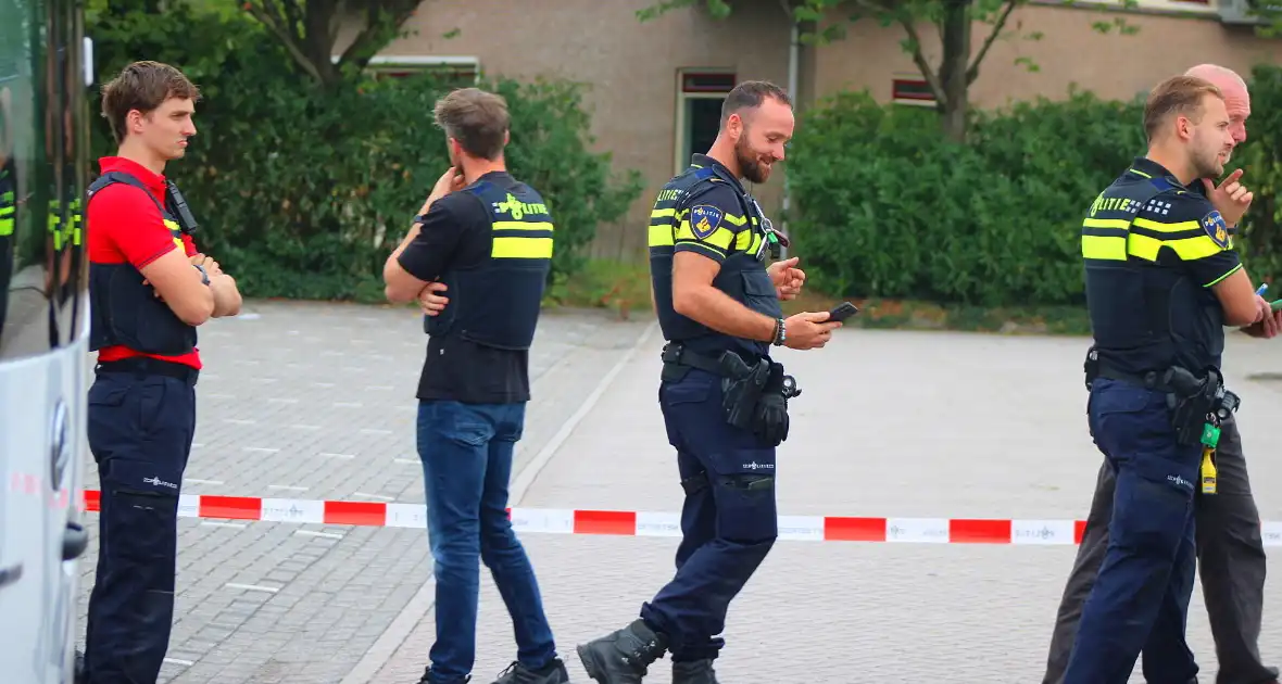 EOD onderzoekt explosief - Foto 3