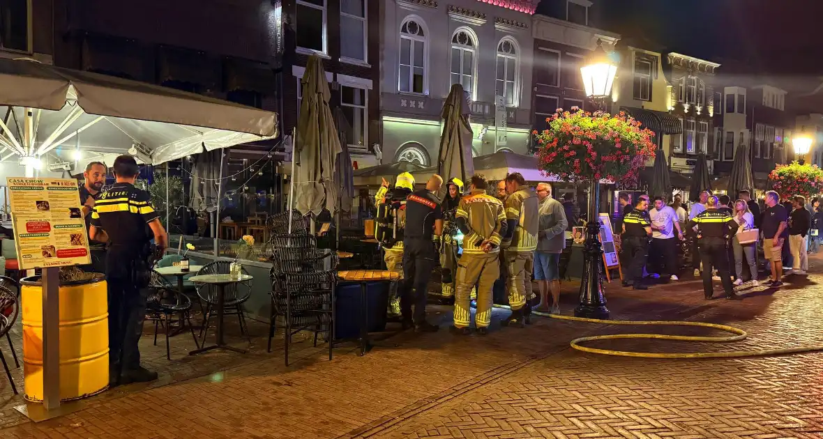 Brand in prullenbak in een cafe - Foto 4