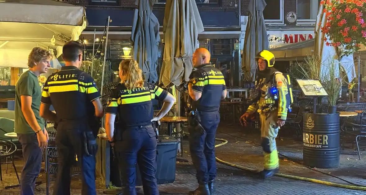 Brand in prullenbak in een cafe - Foto 6