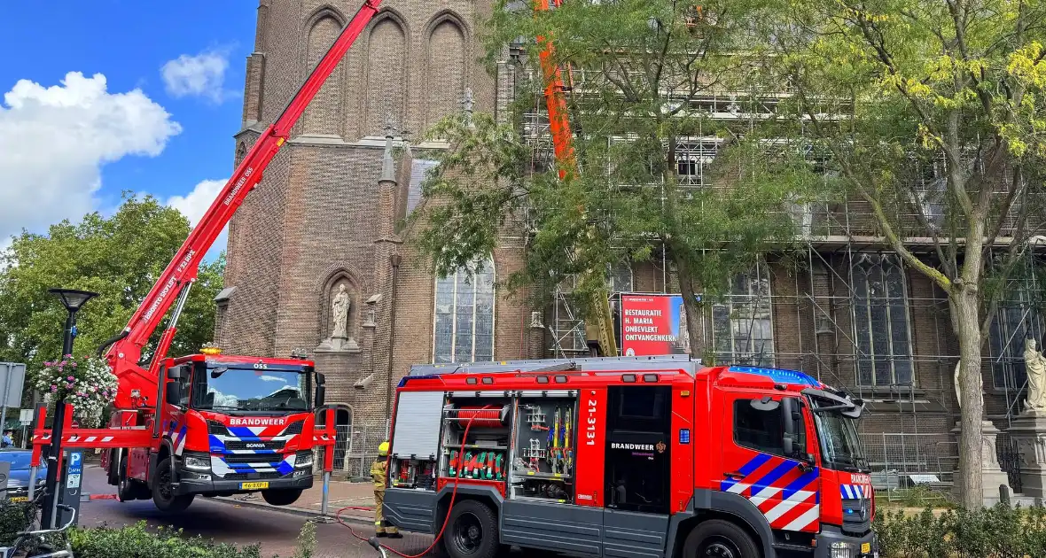 Kerkbrand snel opgeschaald - Foto 1