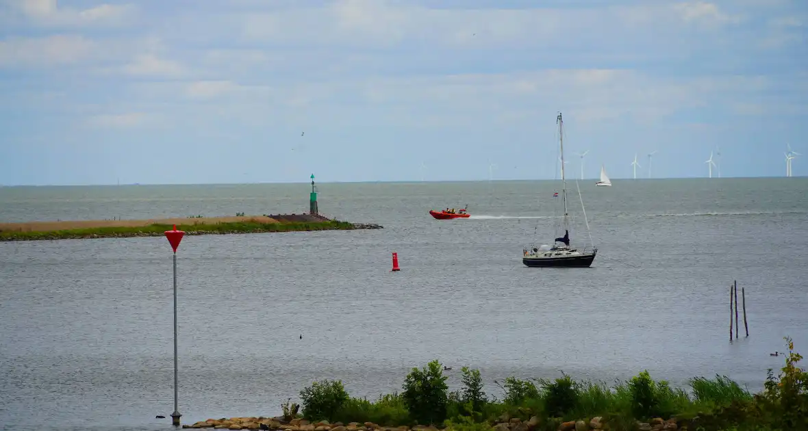 Reddingsdiensten in grootschalige inzet - Foto 1