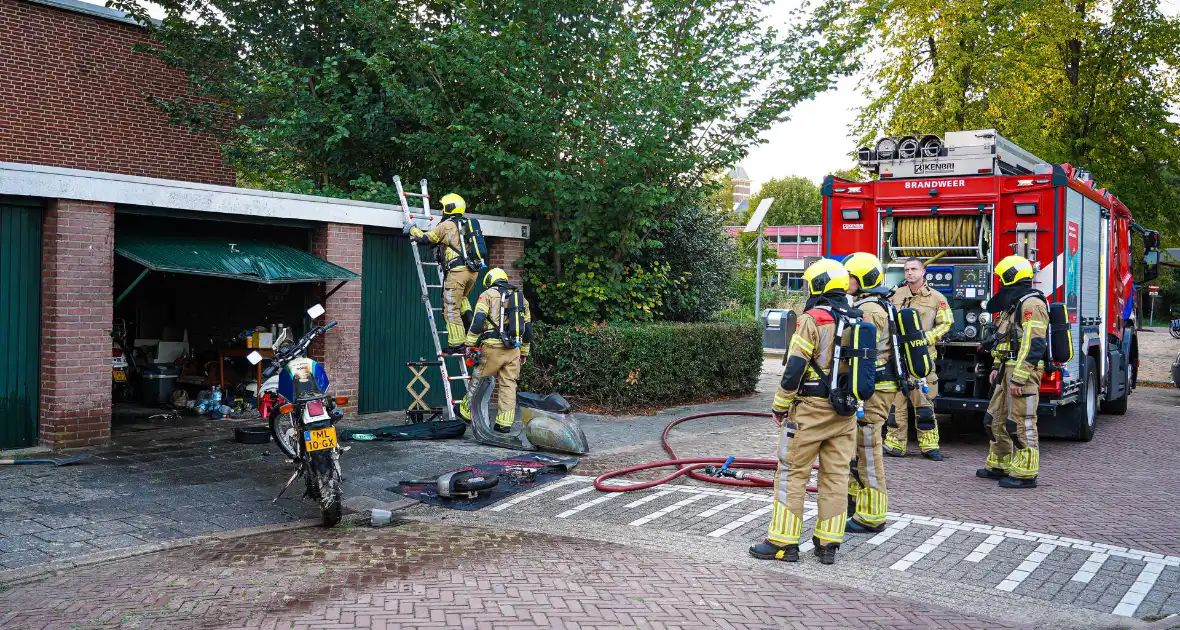 Veel brandschade aan garagebox - Foto 2