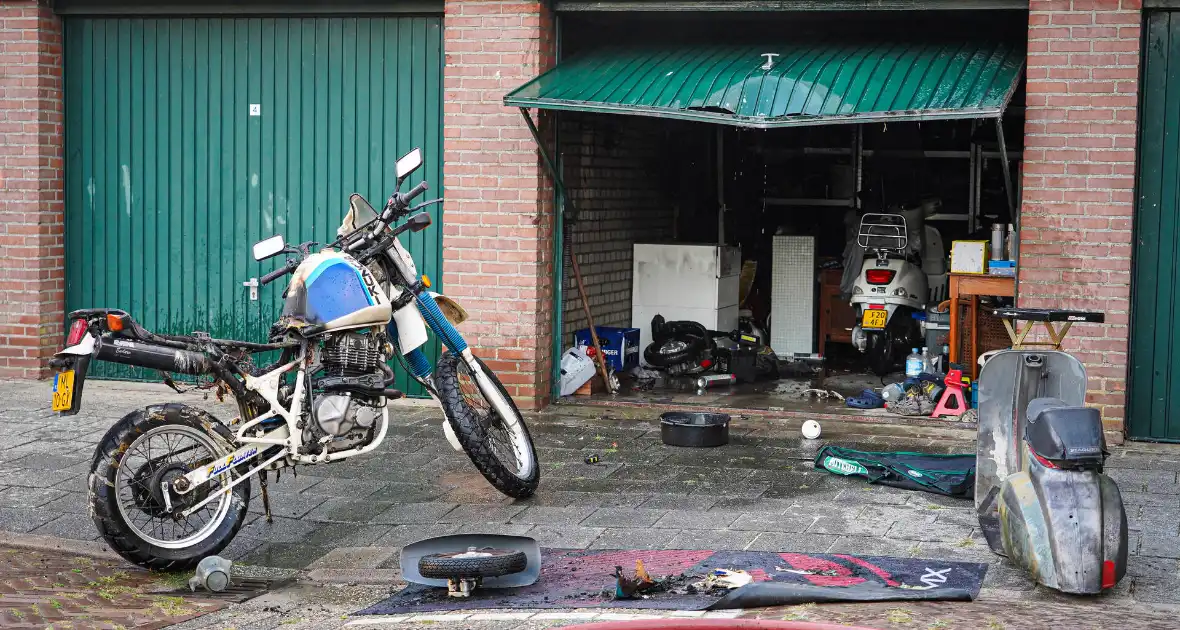 Veel brandschade aan garagebox - Foto 3