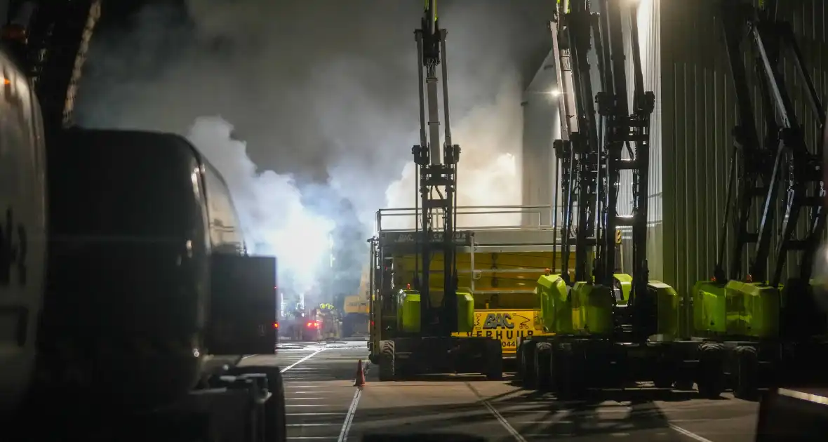 Buitenbrand bij hoogwerker verhuur - Foto 1