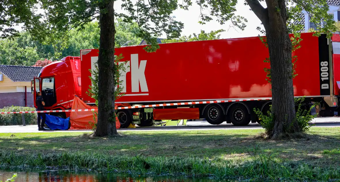 Dodelijk ongeval na aanrijding met vrachtwagen