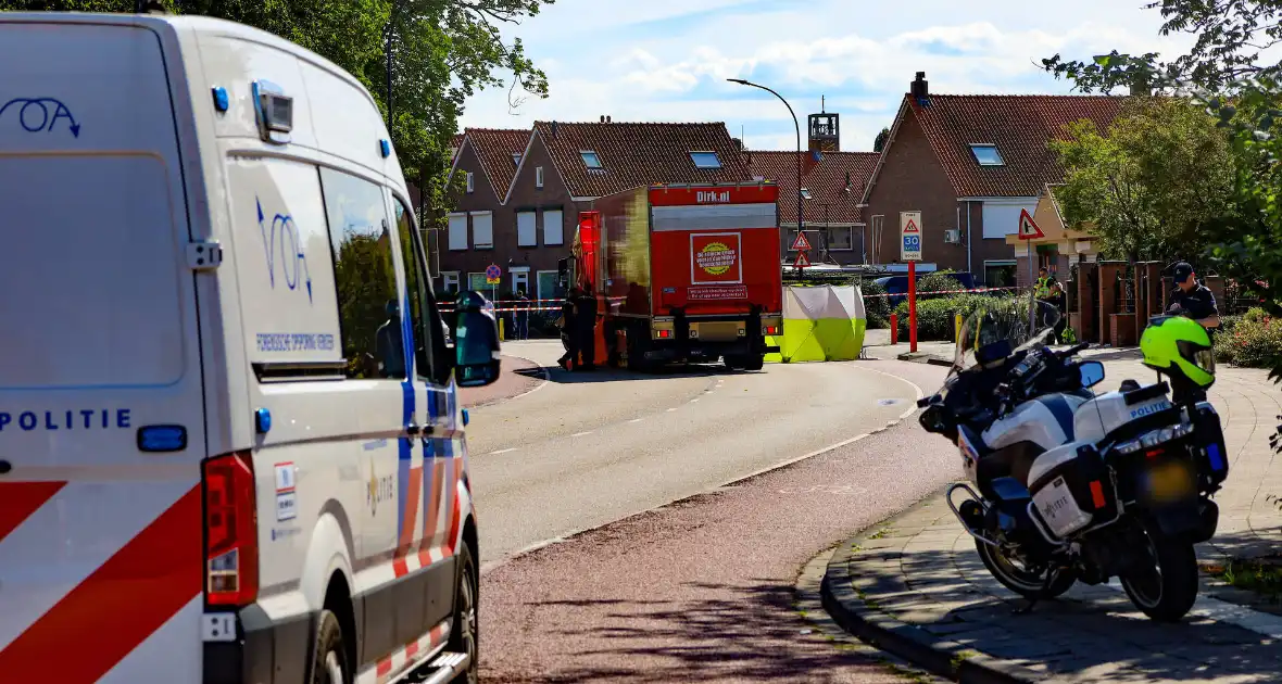 Dodelijk ongeval na aanrijding met vrachtwagen - Foto 2