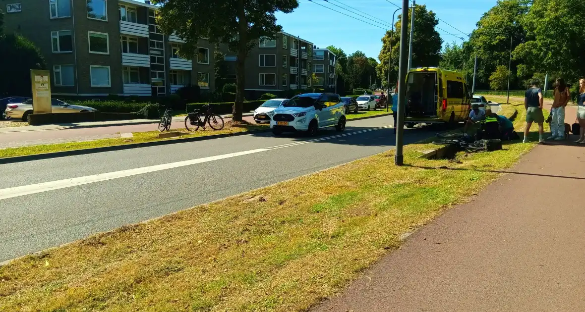 Politie brengt dochtertje veilig thuis na val met fiets - Foto 5