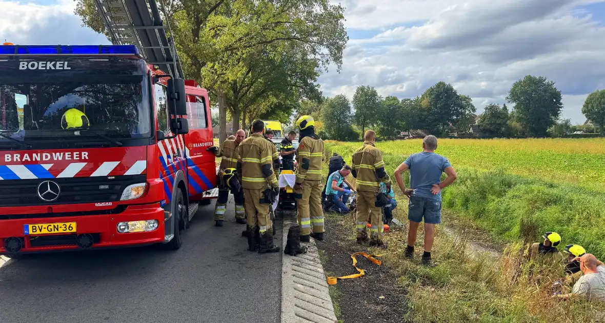 Scootmobiel belandt in sloot, man naar ziekenhuis