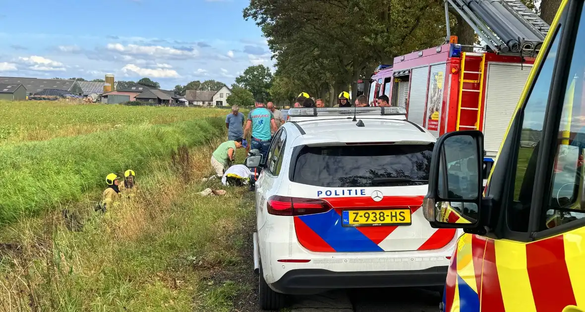 Scootmobiel belandt in sloot, man naar ziekenhuis - Foto 2