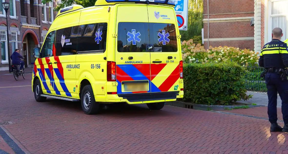 Racefietser en auto in aanrijding - Foto 1